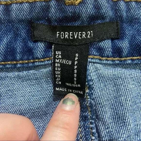 🛍3/$30 Forever 21  women’s blue denim raw edge skirt in‎ size small - Picture 3 of 5